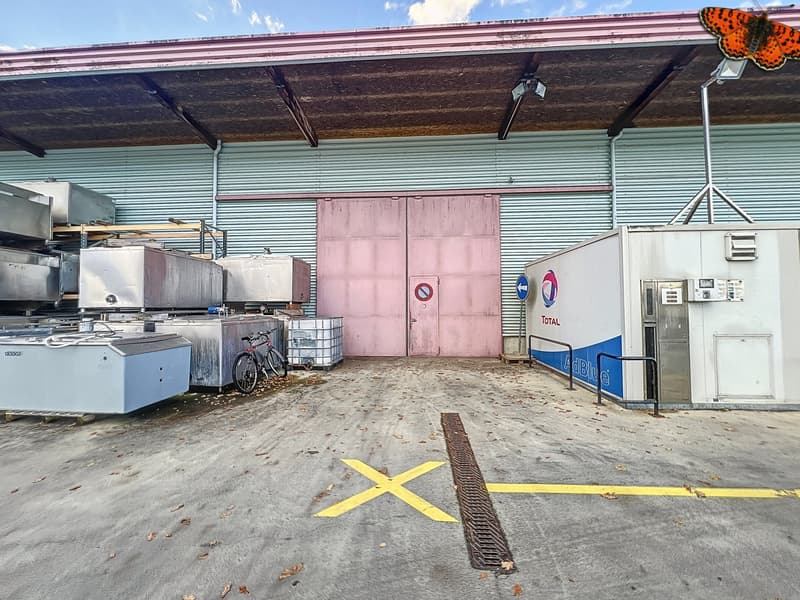 Entrepôt divisible de 1'730 m² à proximité des axes autoroutiers (11)
