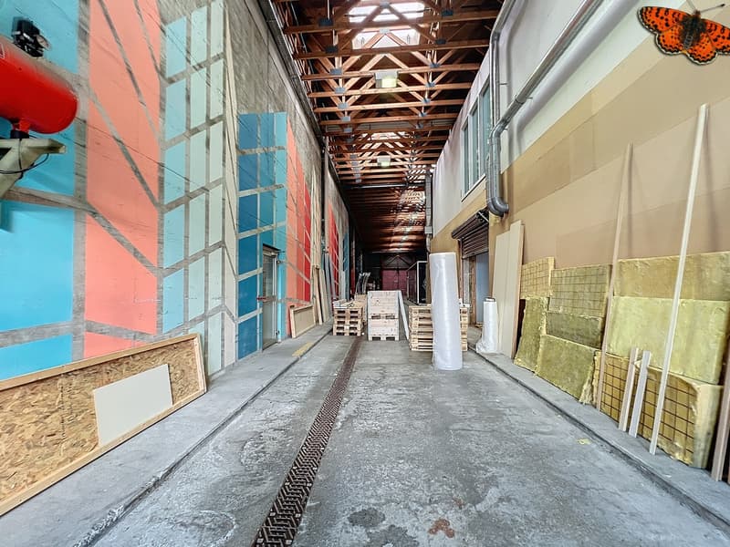 Entrepôt divisible de 1'730 m² à proximité des axes autoroutiers (8)