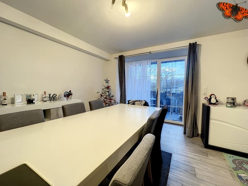 Salle à manger vers balcon