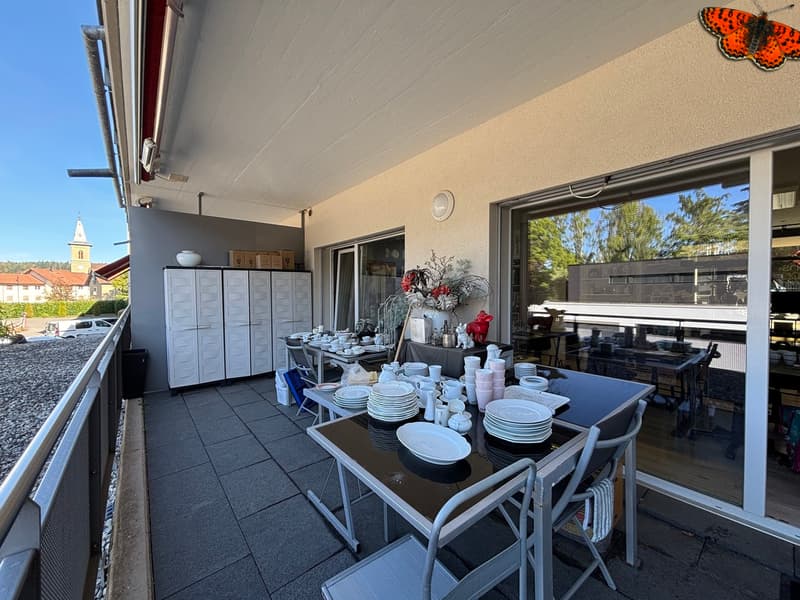 Surface commerciale avec une terrasse, un dépôt et 5 places de parc (6)