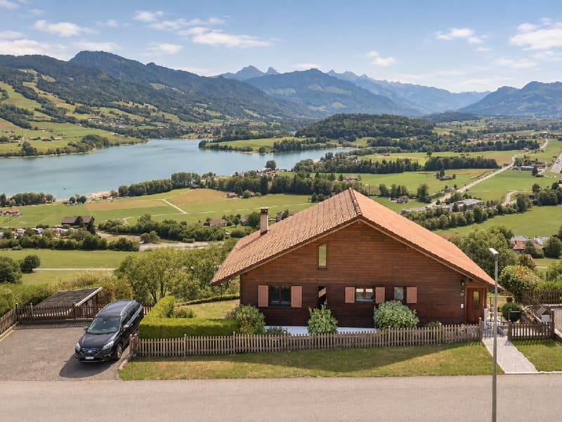 EN EXCLUSIVITÉ – Chalet avec vue imprenable sur les Préalpes fribourgeoises (25)