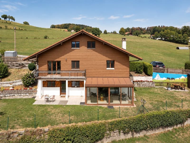 EN EXCLUSIVITÉ – Chalet avec vue imprenable sur les Préalpes fribourgeoises (4)