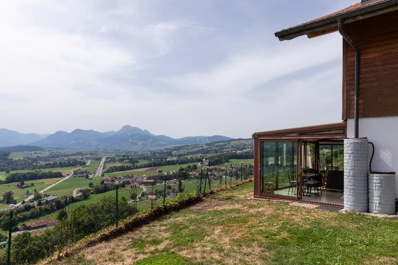EN EXCLUSIVITÉ – Chalet avec vue imprenable sur les Préalpes fribourgeoises (10)