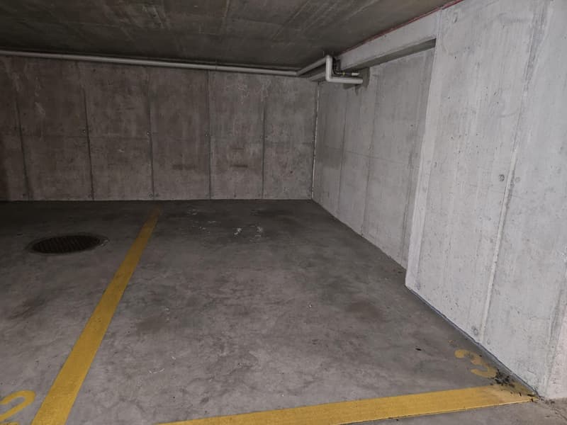Exclusif : Place de parc actuellement louée - Parking souterrain (2)