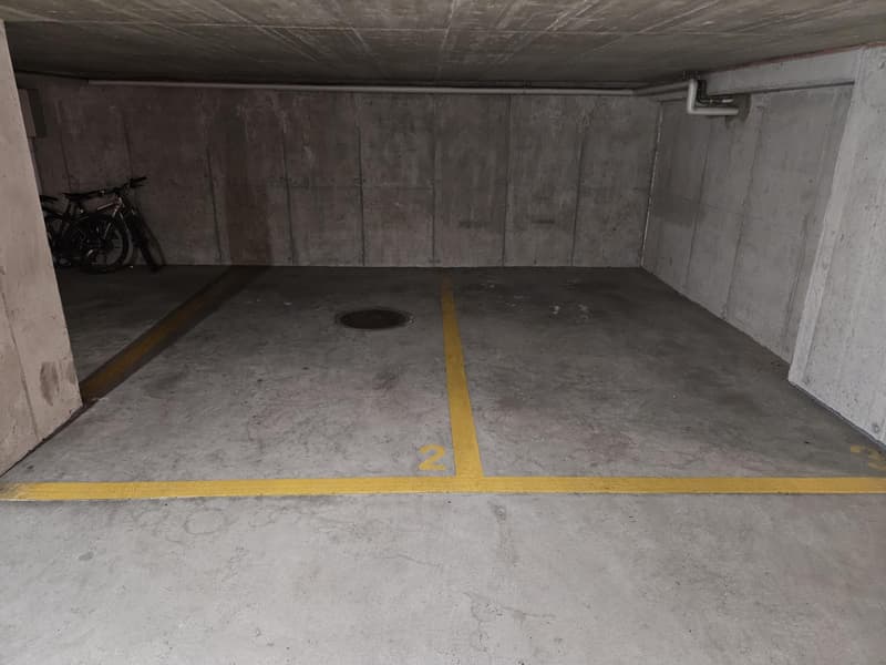 Exclusif : Place de parc actuellement louée - Parking souterrain (3)