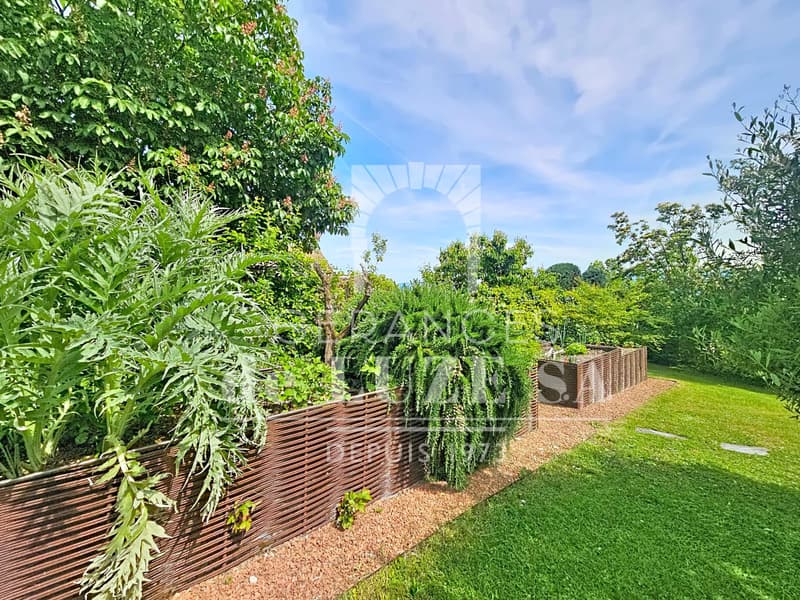 Situation premium : Villa avec vue lac, piscine naturelle et vaste jardin intimiste (8)