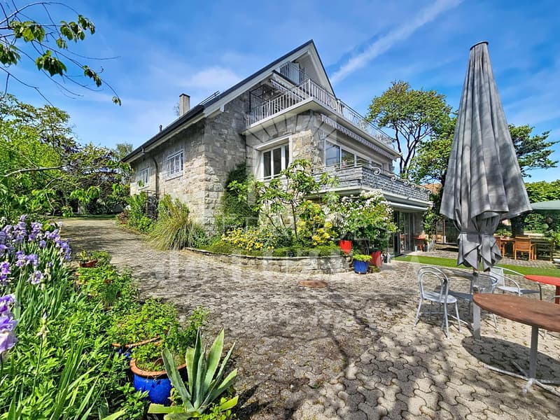Situation premium : Villa avec vue lac, piscine naturelle et vaste jardin intimiste (6)