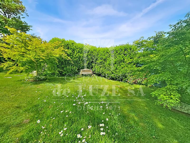 Situation premium : Villa avec vue lac, piscine naturelle et vaste jardin intimiste (9)