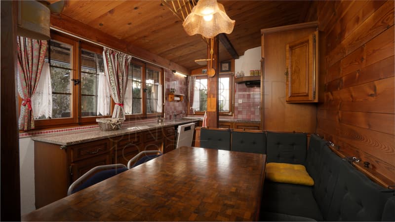 Chalet familial typique à Gryon avec jardin et dépendances (7)