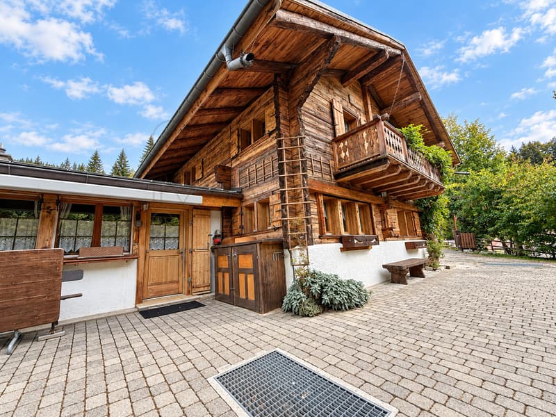Chalet familial typique à Gryon avec jardin et dépendances (6)