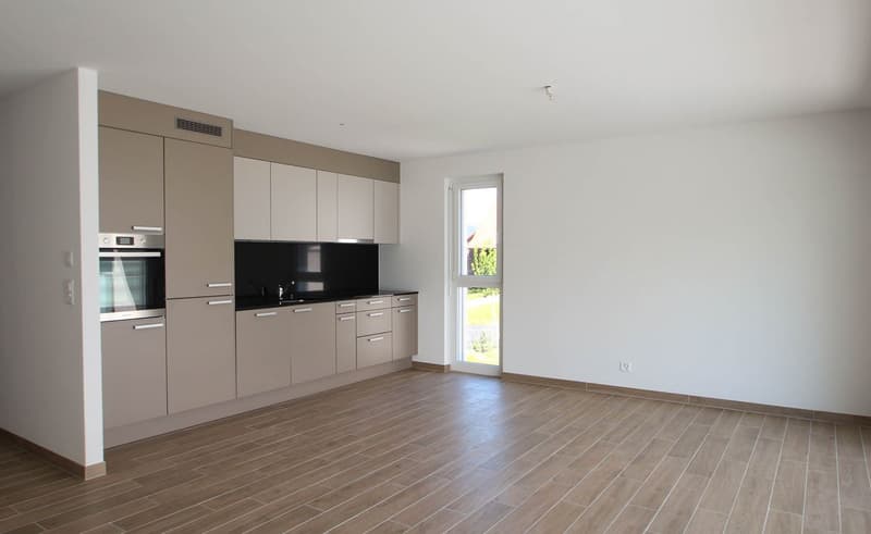 Très bel appartement de 3,5 pièces en rez-de-chaussée avec terrasse (2)