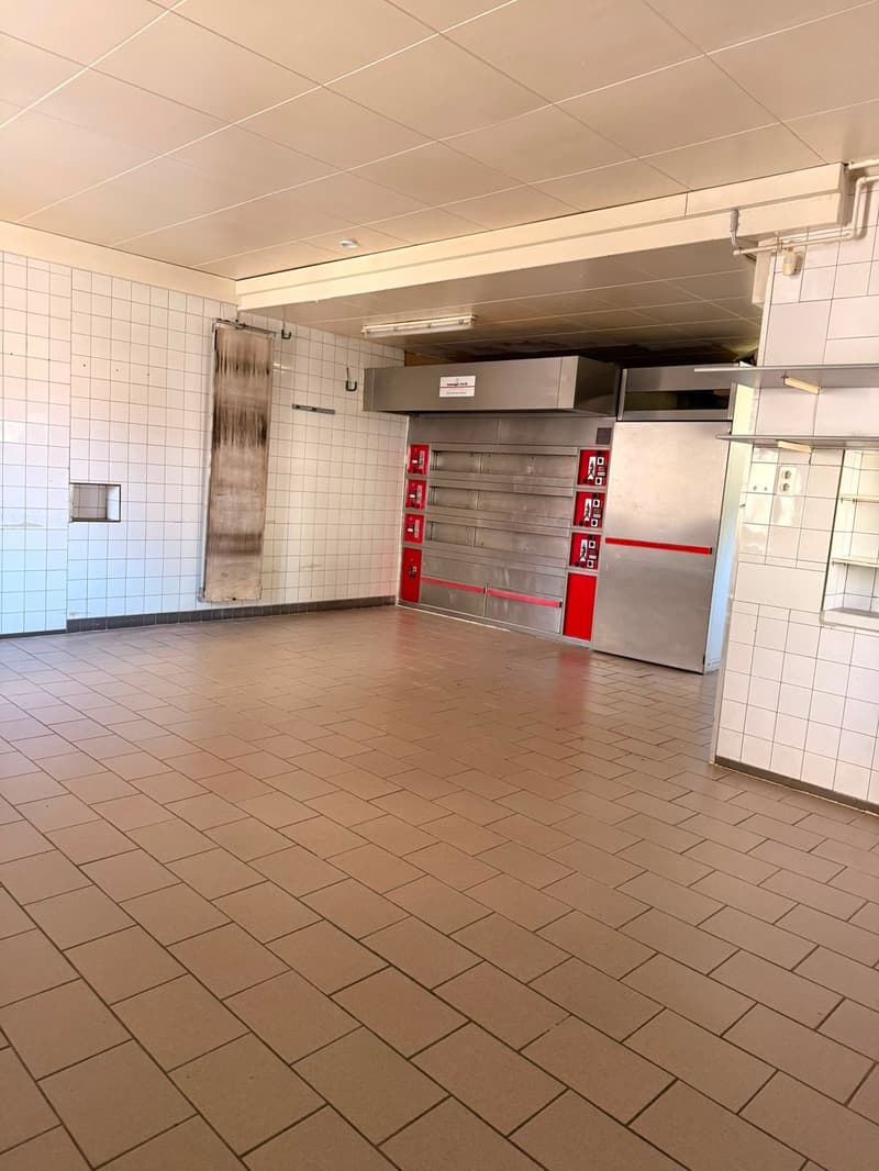 Opportunité unique à Vallorbe : boulangerie avec Tea-Room, laboratoire et appartement. (4)