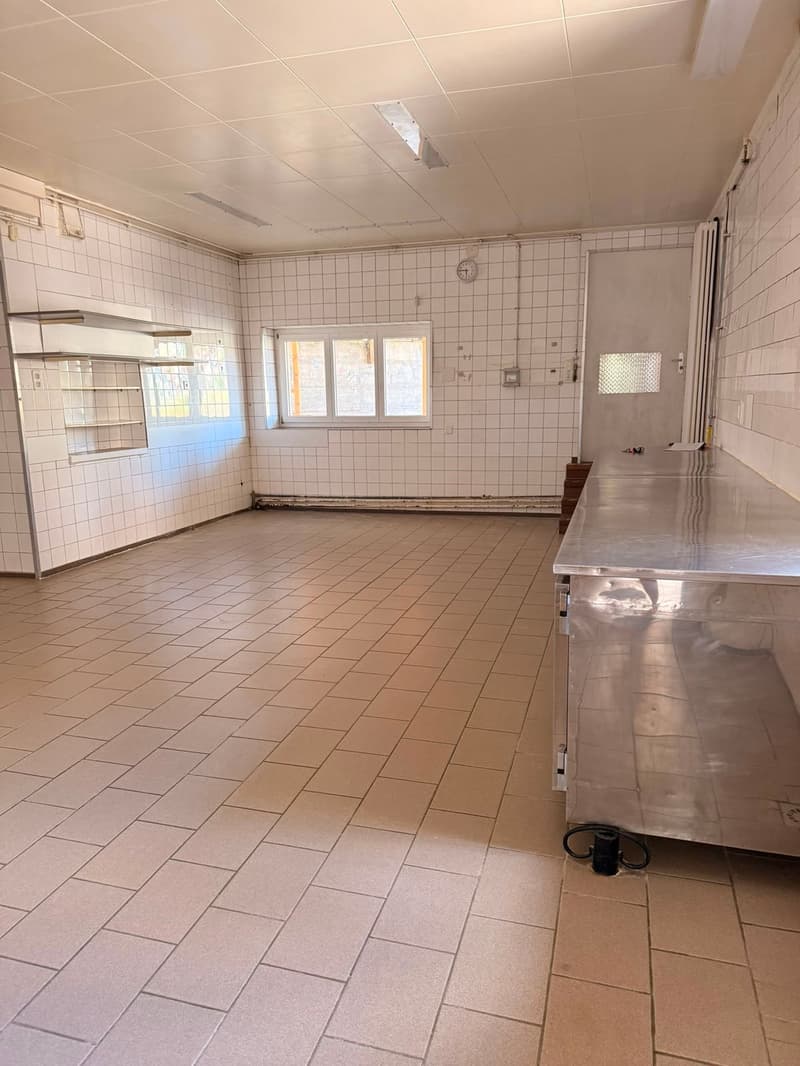 Opportunité unique à Vallorbe : boulangerie avec Tea-Room, laboratoire et appartement. (3)