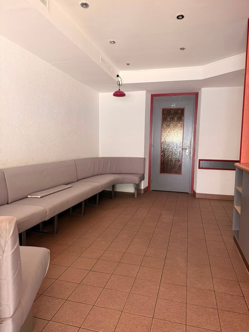 Opportunité unique à Vallorbe : boulangerie avec Tea-Room, laboratoire et appartement. (6)