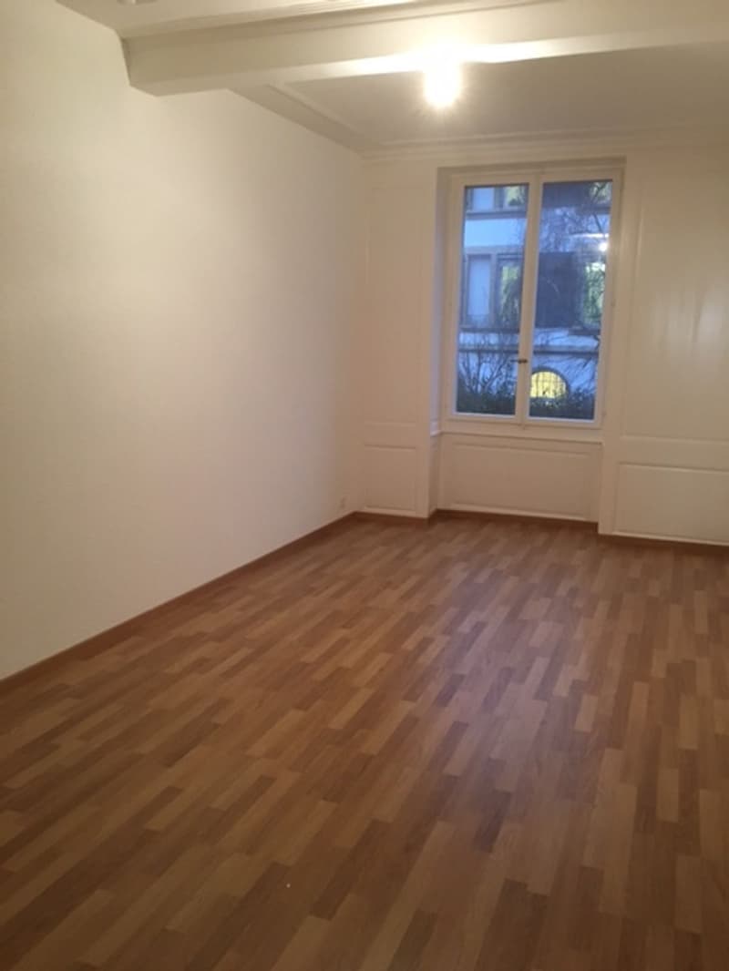 Spacieux appartement de 3.5 pièces au 2ème étage entièrement rénové (4)
