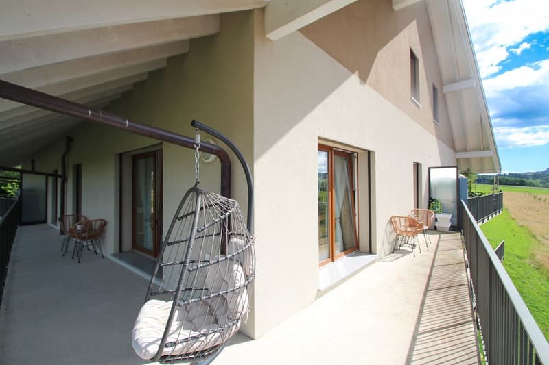 Très beau 3.5 Pièces avec grand balcon et magnifique vue campagne (10)