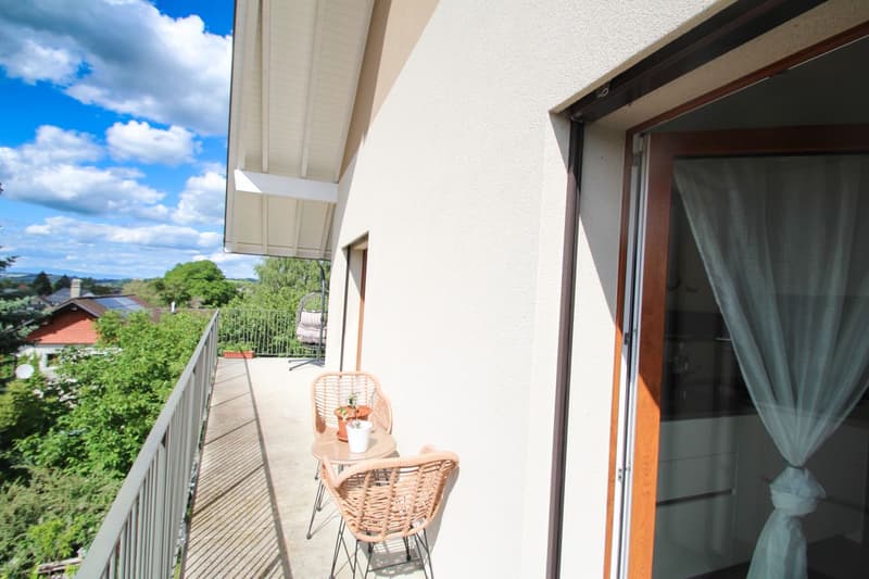 Très beau 3.5 Pièces avec grand balcon et magnifique vue campagne (2)