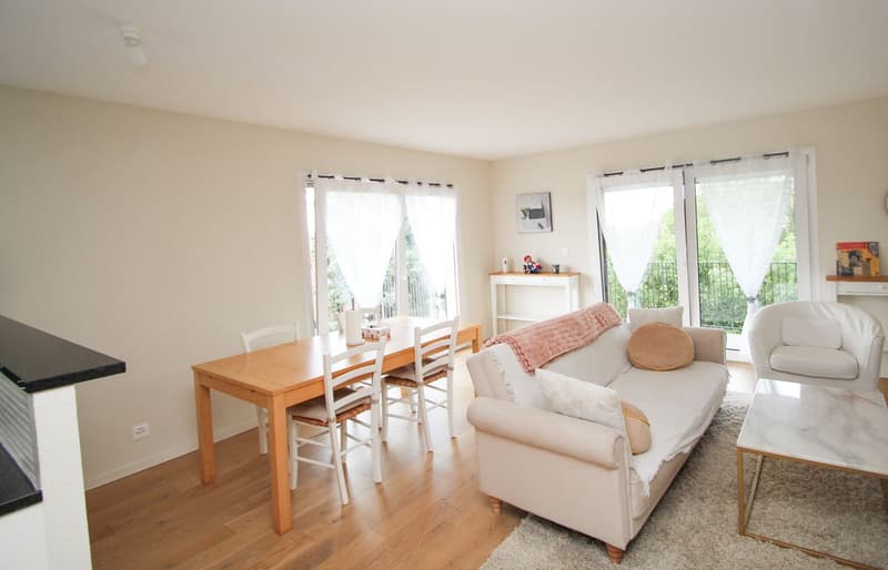 Très beau 3.5 Pièces avec grand balcon et magnifique vue campagne (6)