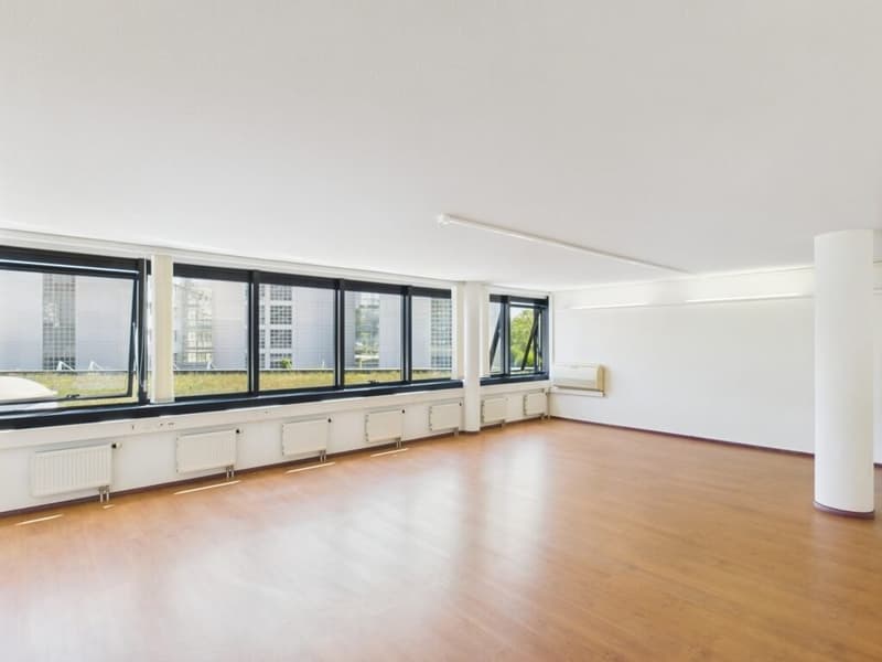 Bureau de 64 m2 au 1er étage sis dans un immeuble bénéficiant d'un emplacement stratégique (1)