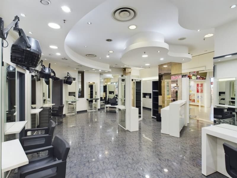 Arcade de 104 m2 (salon de coiffure) dans le Centre Commercial d'Ecublens (1)