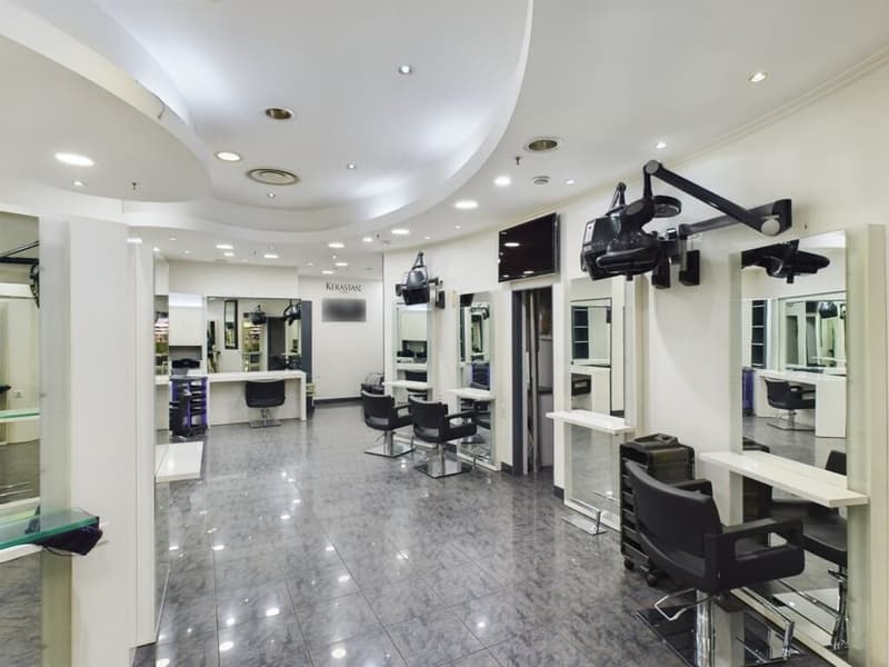 Arcade de 104 m2 (salon de coiffure) dans le Centre Commercial d'Ecublens (3)