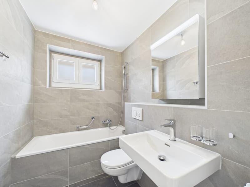 Très bel appartement de 4.5 pièces entièrement rénové au 1er étage au coeur de Vallorbe (13)