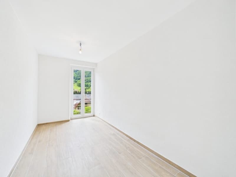 Très bel appartement de 4.5 pièces entièrement rénové au 1er étage au coeur de Vallorbe (8)