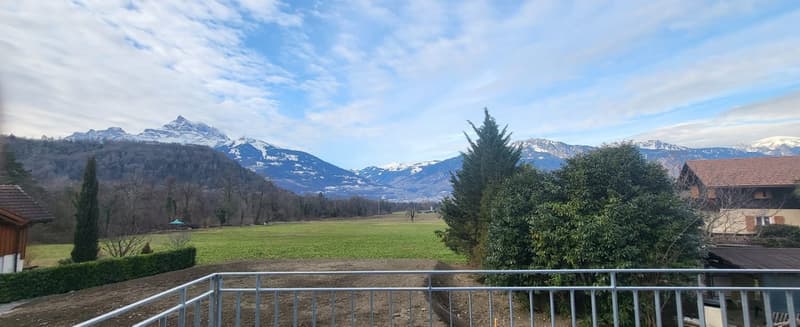 fenced garden with a view of the mountains