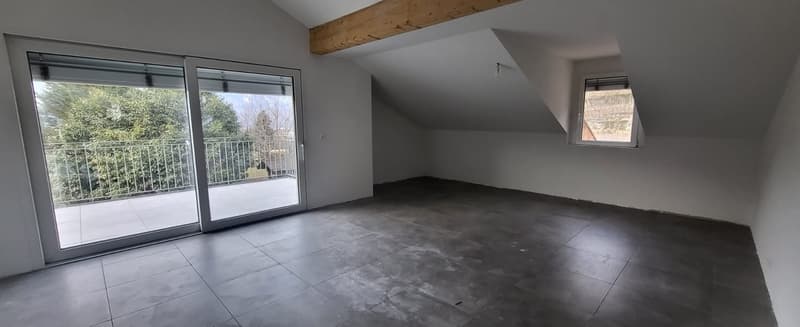 empty room, sliding glass doors, balcony, tiled floor, wooden beam