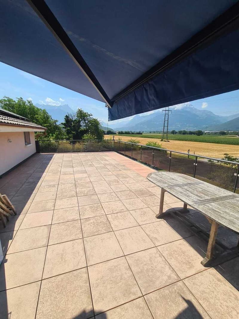 Appartement avec une grande terrasse et vue sur les Dents-du-Midi (2)