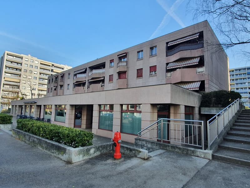 Arcade commerciale située en rez-de-chaussée. (1)
