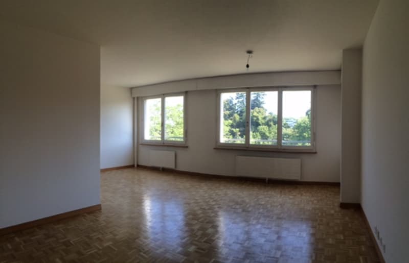 Appartement de 3 pièces avec balcon, situé au 3ème étage. (2)