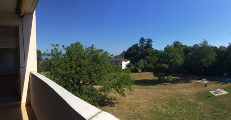 Appartement de 3 pièces avec balcon, situé au 3ème étage. (3)