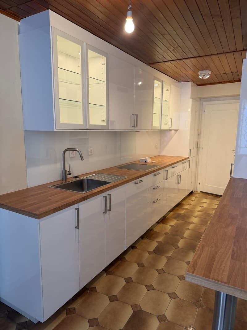 Située au coeur du hameau d'Arare, cette maison de village de 160 m2 entièrement rénovée allie des aménagements modernes et fonctionnels. (2)
