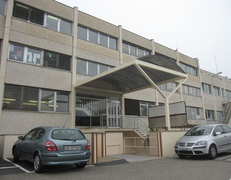 Local commercial en rez-de-chaussée, d'une surface de 266 m2. (4)