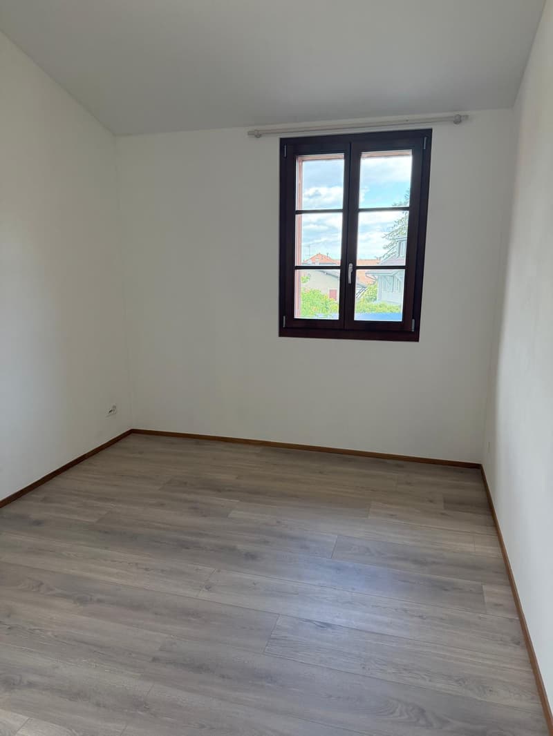 Située au coeur du hameau d'Arare, cette maison de village de 160 m2 entièrement rénovée allie des aménagements modernes et fonctionnels. (10)