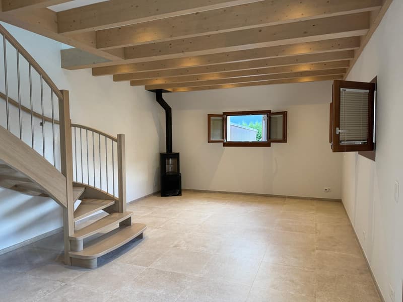 Située au coeur du hameau d'Arare, cette maison de village de 160 m2 entièrement rénovée allie des aménagements modernes et fonctionnels. (3)
