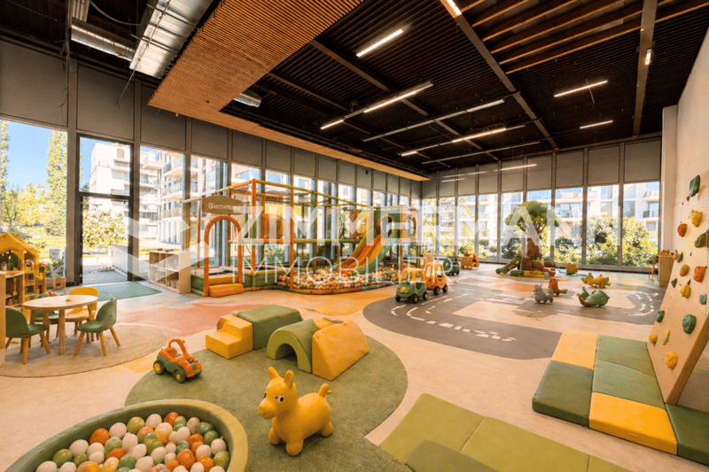 Superbe surface commerciale au rez 525m2 (16)