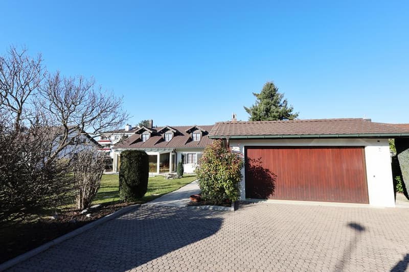 Givisiez «en exclusivité» située dans un quartier calme à proximité de toutes les commodité, charmante villa individuelle de 6 pièces
