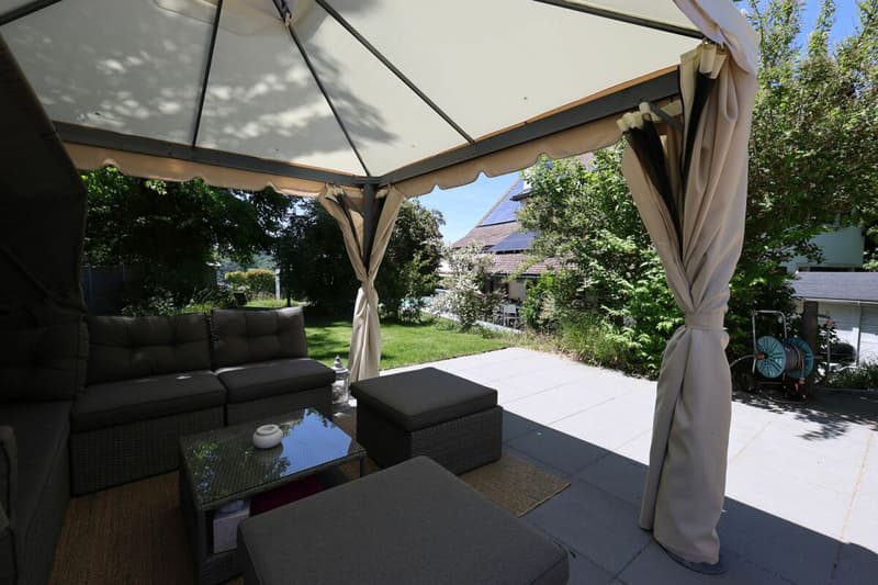 Magnifique maison rénovée de 7.5 pièces avec piscine extérieure (9)