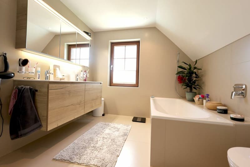 Magnifique maison rénovée de 7.5 pièces avec piscine extérieure (24)