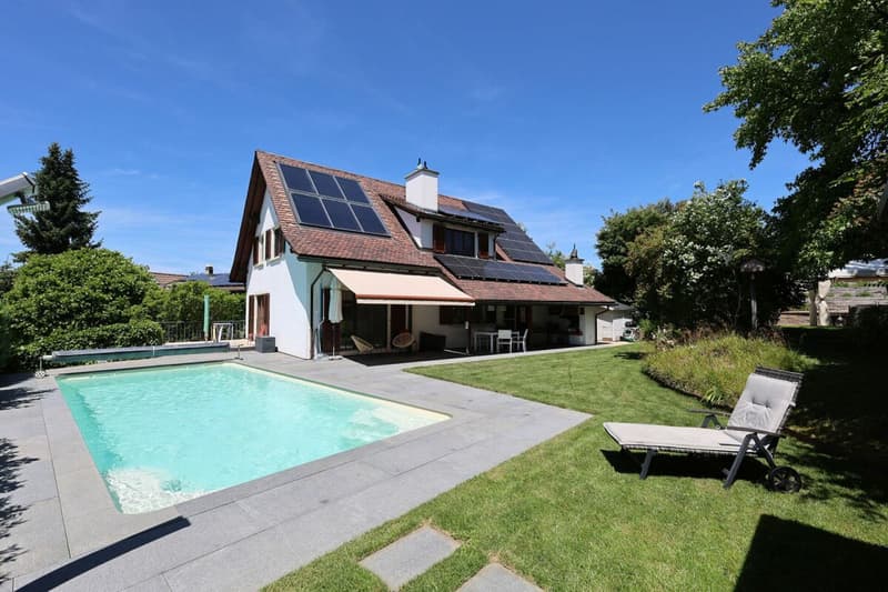 Magnifique maison rénovée de 7.5 pièces avec piscine extérieure (1)