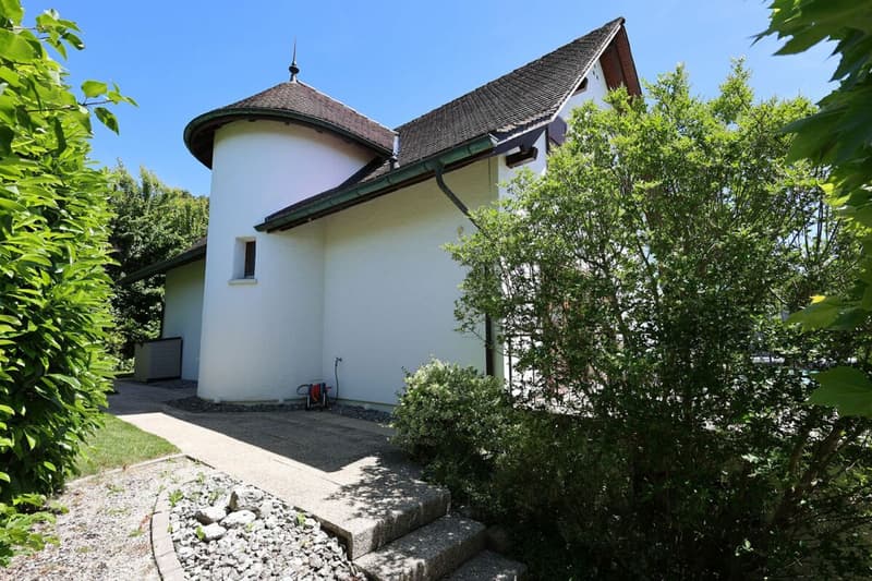 Magnifique maison rénovée de 7.5 pièces avec piscine extérieure (5)