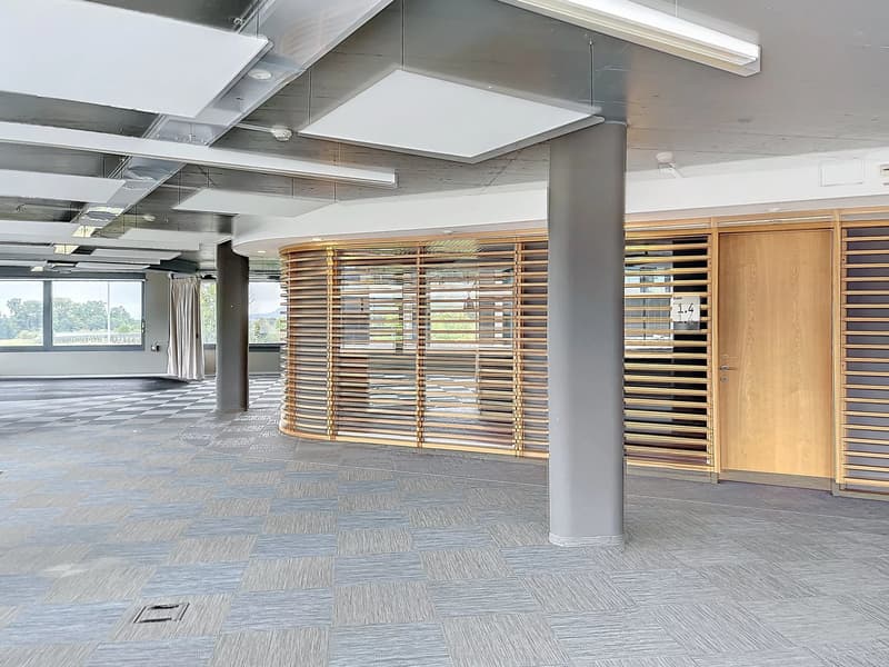 "Espaces de Bureaux Modernes à Aubonne : Confort et Fonctionnalité" (3)