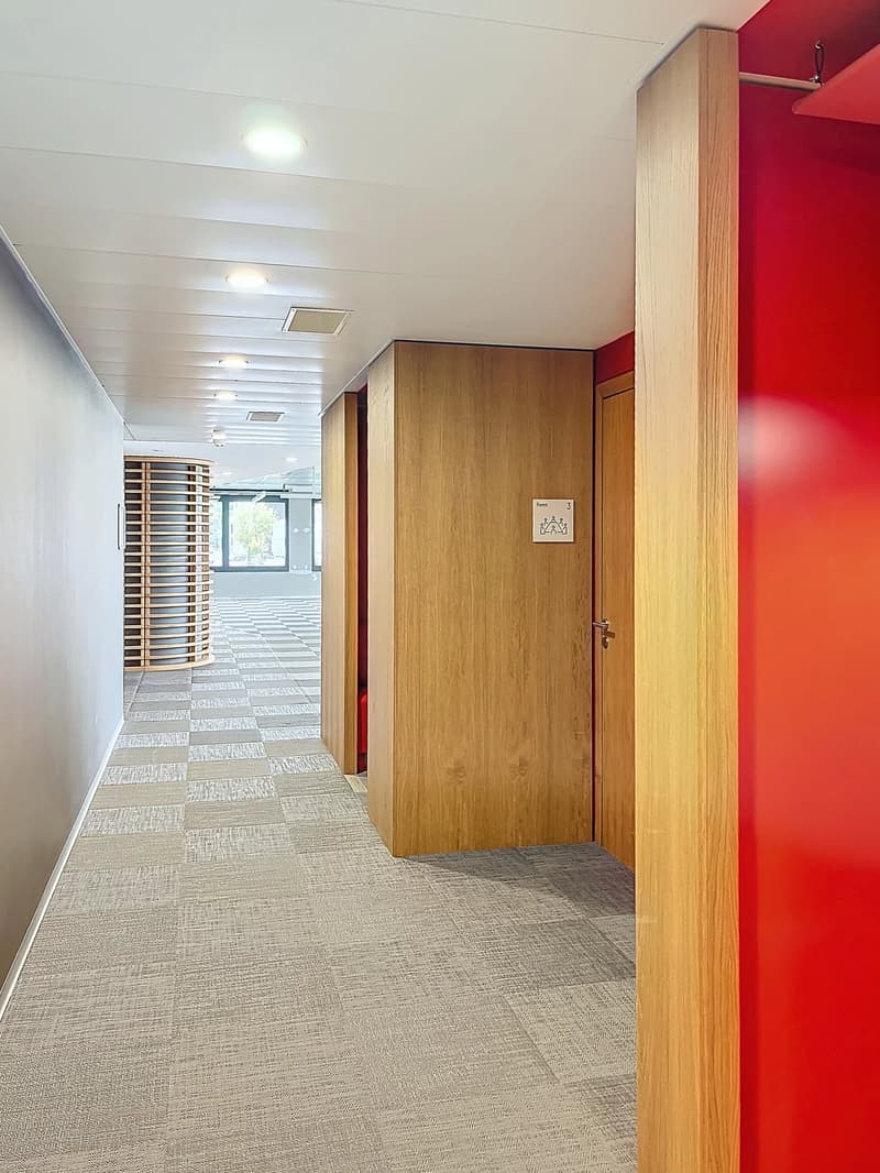 "Espaces de Bureaux Modernes à Aubonne : Confort et Fonctionnalité" (3)