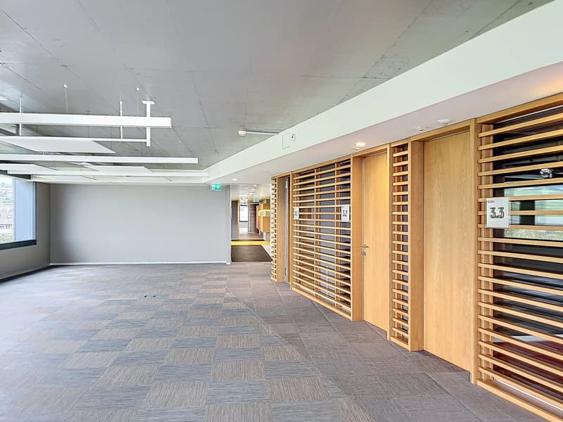 "Espaces de Bureaux Modernes à Aubonne : Confort et Fonctionnalité" (2)