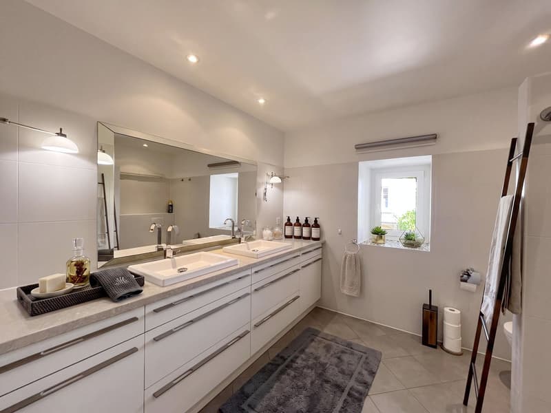 Au coeur du village d'Eclépens, à louer superbe appartement de 210 m2 (7)