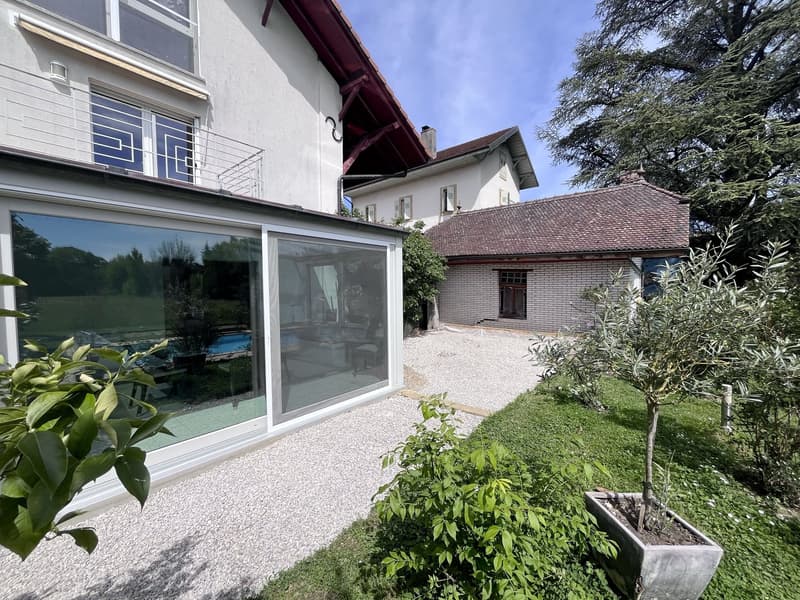 Au coeur du village d'Eclépens, à louer superbe appartement de 210 m2 (3)
