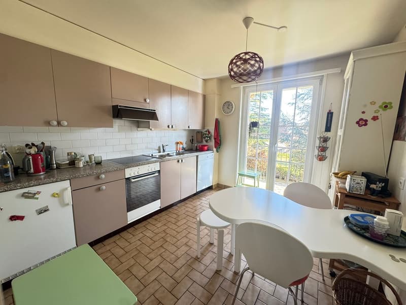 Appartement de 4 pièces avec terrasse situé dans quartier calme (10)