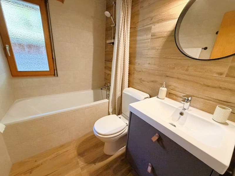 Magnifique appartement (2.5 pces) entièrement rénové - Spacieux & Lumineux - Lieu calme - Bien situé (9)